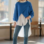 Pulover tip poncho petrecut asimetric, cu lana, albastru