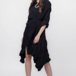Rochie camasa creponata, in colturi, neagra