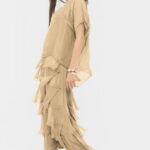 Rochie camel deschis din matase si vascoza cu  volane franjurate suprapuse