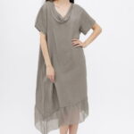 Rochie oversize usor asimetrica A-line, din in cu guler si volan din matase, bej inchis