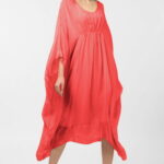 Rochie corai in colturi, lunga, ampla, din matase si vascoza, cu detaliu sub bust