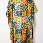 Rochie de plaja tip poncho din matase cu imprimeu model marocan in culori vibrante