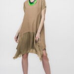Rochie din in cu volan din matase naturala si colturi, camel