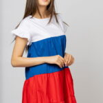 Rochie din poplin de bumbac cu trei volane colorate rosu-albastru-alb
