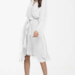 Rochie eleganta din matase si vascoza, petrecuta, cu maneci vaporoase si croiala asimetrica, alba