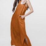 Rochie lunga A-line din in, fara maneci, caramizie