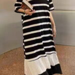 Rochie A-line cu volan plisat si imprimeu linii alb cu negru