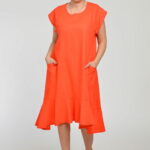 Rochie midi A-line din in mercerizat cu buzunare si volan, corai