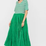 Rochie lunga din doua materiale ,cu dungi albe si volane, verde