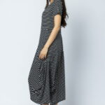 Rochie lunga in colturi, din tricot de vascoza, dungi bleumarin-alb