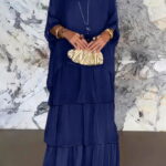 Rochie lunga suprapusa din matase si vascoza, cu trei volane mari si maneca cazuta, bleumarin