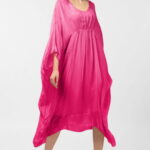 Rochie fucsia in colturi, lunga, ampla, din matase si vascoza, cu detaliu sub bust
