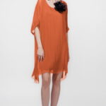 Rochie midi, dreapta, din matase si vascoza, cu funda pe spate, caramizie