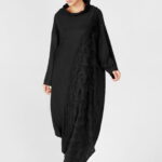 Rochie neagra in colturi cu insertie din voal si aplicatie oblica din dantela , oversize