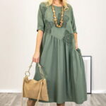 Rochie kaki oversize,  cu taietura oblica si broderie, din poplin si jerseu