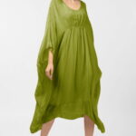 Rochie verde oliv in colturi, lunga, ampla, din matase si vascoza, cu detaliu sub bust