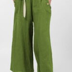 Pantaloni largi de vara, din in, cu nasturi din lemn la buzunare, verde oliv