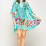 Rochie de plaja tip poncho cu fluturi pe fond turcoaz, vascoza si matase