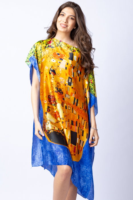 poncho-din-matase-cu-stilizare-sarutul-pe-fond-albastru-3012-9720 Rochie de plaja tip poncho din matase cu stilizare Sarutul pe fond albastru - imagine 1