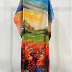 Rochie de plaja lunga tip poncho din matase cu pictura impresionista camp cu flori cu aspect de panza