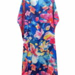 Rochie de plaja lunga tip poncho din matase cu flori fucisa pe fond albastru