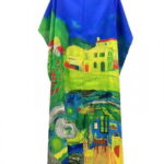 Rochie de plaja lunga tip poncho din matase cu casute pe fond albastru si verde
