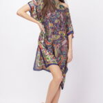 Rochie de plaja tip poncho din matase cu imprimeu paisley pe fond bleumarin