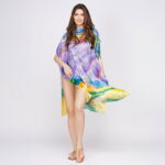 Rochie de plaja tip poncho din matase cu reproducere dupa o pictura cu campuri de lavanda