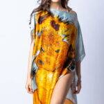 Rochie de plaja tip poncho din matase cu stilizare   Floarea Soarelui   pe fond gri