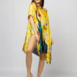 Rochie de plaja tip poncho din matase cu stilizare   Noaptea Instelata   pe fond galben