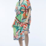 Rochie lunga de plaja tip poncho cu motive florale multicolore stilizate