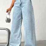Blugi wide leg Seoul, perforatii si detaliu roz cu pietre, Albastru deschis