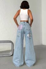 Blugi wide leg Seoul, perforatii si detaliu roz cu pietre, Albastru deschis - imagine 2