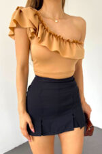 Bluza asimetrica Elara, cu umarul gol si volan oversize, Crem - imagine 2