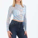 Bluza crop Valery, cu textura transparenta, animal print si maneca lunga, Albastru