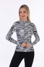 Bluza cropped Bella, pe gat, Zebra