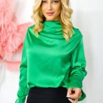 Bluza satinata Tasha, cu maneca lunga evazata si butoni decorativi tip perla, Verde, Marime S/M