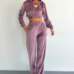Compleu casual Maribela, din catifea, cu pantaloni lejeri si bluza cu gluga, Lila