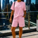 Compleu dama SORINA, sclipici, pantaloni scurti si tricou sport cu logo, Roz