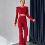 Compleu de ocazie, Vayana, bluza crop cu umeri supradimensionati si pantaloni evazati, Rosu