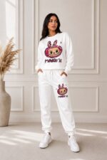 Compleu sport Bubelle, cu imprimeu grafic si pantaloni jogger, ALB