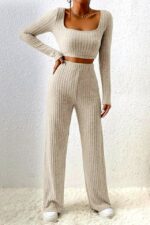 Compleu tetra Charlotte, cu bluza crop, decolteu amplu si pantaloni lejeri, Crem