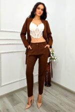 Costum elegant de zi GRAZYA, sacou cu cordon si pantaloni conici, MARO