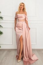 Rochie lungÇ satinata SABella, tip sirenÇ, cu fald lateral ?i trenÇ, Roz pudrat