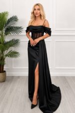 Rochie lungÇ satinata SABella, tip sirenÇ, cu fald lateral ?i trenÇ, NEGRU