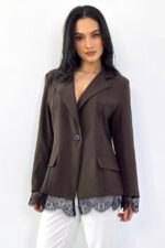 Sacou cambrat Maelis, cu dantela si cusaturi de evidentiere, Maro, Marime S/M