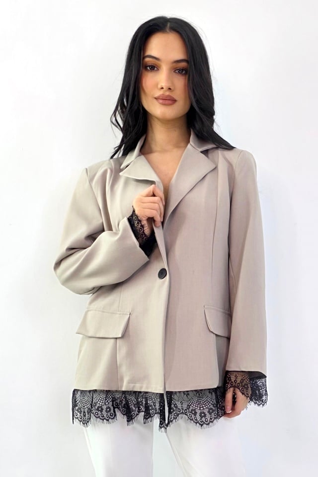 sacou-elegant-maelis-cu-dantela-si-cusaturi-de-contur-cappuccino101523586 Sacou elegant Maelis, cu dantela si cusaturi de contur, Cappuccino, Marime S/M - imagine 1